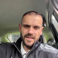 Annon as I don't want to offend previous cleaners . We had a long term  window cleaner who retired . Can anyone recommend an old style traditional  cleaner , we have found