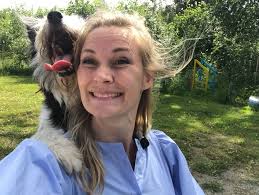 Her er våre to nye medarbeidere; programleder Anne-Linn Kristiansen og VJ  Magnus Bjørneby på herlig opptak til serien "Østlandets kuleste hund".  ❤️🐩🐕