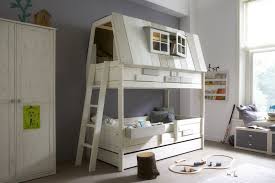 Prezzi letti molti letti matrimoniali a soppalco, infatti, presentano una porzione calpestabile, ovvero uno spazio living. Cameretta Bambini Con Letto A Castello Hangout