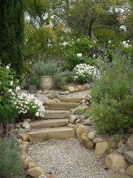 Romantischer Weg Mit Steinen Gesaumt Garten Fruhling Diy Ahnliche Tolle Projekte Und Ideen Wie Im Bild Vorgestellt Findest Du Garten Garten Ideen Kiesgarten