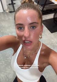 Nora Gee's Instagram, Twitter & Facebook