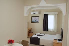 Tesis Gumbet Deki Plaja 200 Metre Ve Ilce Merkezine 100 Metre Mesafededir Otelin Ismi Club Alka Apart Bulundugu Bolge G Oteller Tatil Yerleri Resepsiyonlar