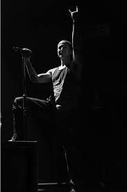 If you are looking for chester bennington wallpaper phone you have come to the right place. Pin Di Jhoel Gonzalez Su Chester Bennington Sfondi Per Iphone Foto Musica