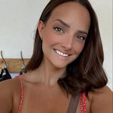 CONCOURS FERMÉ] ✨CONCOURS DE LANCEMENT✨ Feel la vibe Cigale en compagnie de  tes bests les 8, 9 et 10 août prochains!🌞🪕🏄🧡 Pour souligner le  lancement de notre programmation,