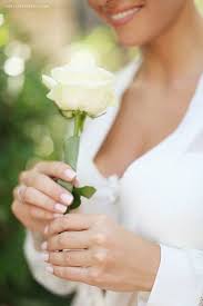 501c6568c36a354b9749c55f52a4269a Jpg 500 750 White Roses White Gardens Rose