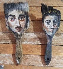 Artista trasforma vecchi pennelli ed altri oggetti in opere d'arte