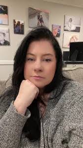 Laura Janik's Instagram, Twitter & Facebook