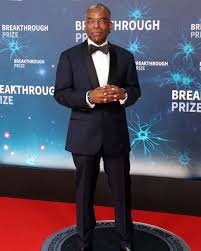 Levar burton reading goodnight moon to neil degrasse tyson. Former Reading Rainbow Host Levar Burton Wants To Be New Jeopardy Host Abc News