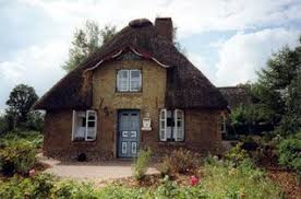 Die nordsee ist eine der beliebtesten europäischen ferienregionen und umfasst die holländische küste von zeeland bis zu den holländischen nordseeinseln, die. Deutschland Nordsee Friedrichstadt Ferienhaus Friesenkate Objektnr 56158 1