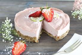 Die creme ist auch im hand um drehen gemacht. Gesunde Erdbeer Creme Torte Glutenfrei Vegan Naturallygood