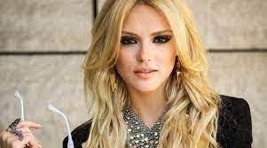 Megan Marra's Instagram, Twitter & Facebook