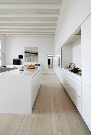 If there are copyright mistakes, please inbox us via facebook. Lejlighed Med Udsigt Over Themsen White Modern Kitchen White Kitchen Design Wood Floor Kitchen