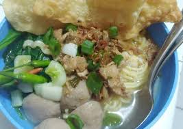 Saat disajikan, mie dan daging ayam olahan ditaruh di atasnya. Resep Mie Ayam Pangsit Oleh Diana Zian Cookpad