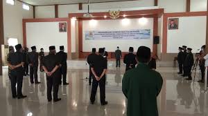 Hal tersebut diungkapkan kepala satpol pp kota cirebon andi armawan kepada radarcirebon.com. Empat Pejabat Pemkab Cirebon Hasil Open Bidding Akhirnya Dilantik Ini Daftarnya Radarcirebon Com