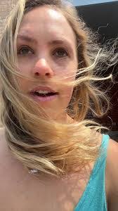 Amanda Lochan's Instagram, Twitter & Facebook