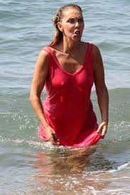 Ahu Tuğbadan üstsüz jet-ski şov - Foto Analiz