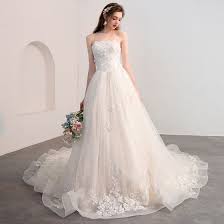 Schneeweiße brautkleider stehen bräuten mit dunklem teint besonders gut. Schone Ivory Creme Brautkleider Hochzeitskleider 2018 A Linie Spitze Blumen Applikationen Perlenstickerei Kristall Bandeau Ruckenfreies Armellos