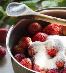 Le Sucre Ingredient N 1 De La Confiture Mais Pas Que Confiture Bienfaits De La Fraise Aliments Riches En Potassium