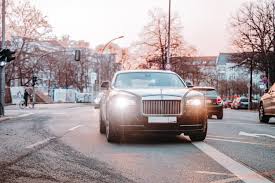 Motor(less) city(r)en (@motorless) azkeneko txioak. One Rolls Royce Is Decarbonizing As For Those Luxury Cars That Brand Has A Long Road Ahead