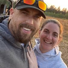 Looking for a photographer. We want to do family photos between 10/22 to  10/24? We will have 9 people. What are your recommendations?