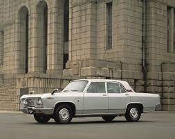 最近になって スズキ ジムニーやマツダ ボンゴ トヨタ センチュリーなど国産車でもかなり長いモデルライフを誇る車が増えていますが デザイン上の変化をそれほど必要としない車種なら あまりその古さを感じさせません しかし 残念ながらそうとも言えないモデルに