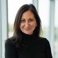 Stephanie Redmon's Instagram, Twitter & Facebook