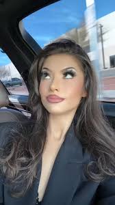 Hi everyone . Im a small creator based in vegas . Would love to make some  friends here .