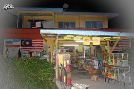 Dekat kawasan saya ada dua kedai runcit lama. Kedai 24 Jam Di Putatan Abu Nuha Corner