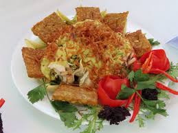 The shape of tipat blayag is not wrestled like a square diamond, but is more like a lontong wrapped around lengthwise with young coconut or young palm leaves. Uniknya Kreasi Blayag Tempe Makanan Khas Buleleng Bali Kumparan Com