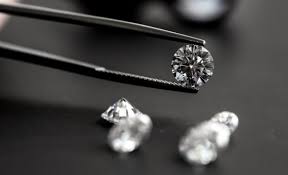 The Battle Of Choosing A Natural Vs Lab Grown Diamonds