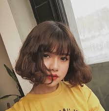 It is also equal both in length and width and to choose the right cut you will only need to select the features that you would. Short Hairstyles For The Best Round Face In 2020