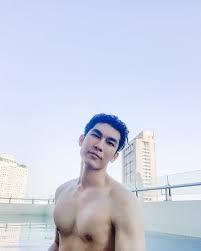 นอกจากนี้ มิว ศุภศิษฏ์ ยังได้เปิดเผยถึงเรื่องราวที่เจ้าตัวเคยโดนชี้หน้าดูถูกว่า จะเรียนไม่จบ โดยเล่าว่า ตอนเรียนปริญญาตรี เขาโดนอาจารย์. à¸ªà¸¡à¸²à¸„à¸¡à¸ à¸£à¸£à¸ˆ à¸² Mewwifemew Twitter