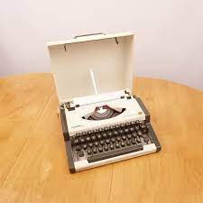 working aeg olympia traveller de luxe s vintage portable manual typewriter made in olympia werke ag wilhelmshaven made in yugoslavia vintage typewriters typewriter work conditions