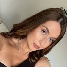 Elaine Kavanagh's Instagram, Twitter & Facebook