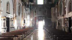 Sito nella pianura sovrastata dalla catena dei monti lattari, culminante nella penisola sorrentina con la vetta del faito, s. Napoli La Festa Di Sant Antonio Tra Covid Cippi E La Chiesa Restaurata La Repubblica