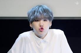 Kolaborasi tersebut terlihat dari packaging bts meal yang serba ungu (warna resmi bts) serta logo bts yang keren juga. Suga Bts Sebut Orang Yang Suka Padanya Adalah Orang Yang Abnormal