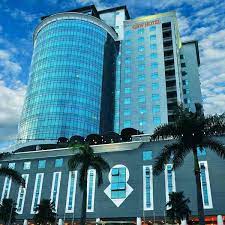 It is very near the checkpoint as i normally drive, clearing customs it's just a 5 minutes drive depending on traffic. Taxi From Singapore To Gbw Hotel Johor Bahru