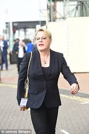 Eddie Izzard Announces He Is Standing For Labour S Nec Daily Mail Online Eddie is into the final stretch of today's marathon.