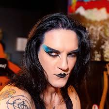 Here's my simple but bold look I did for our NYE party utilizing my new  Hearse Cat palette that was created in collaboration with @johannamoresco  for @johannamorescocosmetics With this new palette I