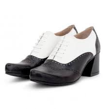 Black And White Wingtip Shoes Womens Balaclava Wear Spectator Black White Wingtip Chunky Heel Women Pure Leather Oxford Shoes In 2020 Women Oxford Shoes Oxford Shoes Leather Oxfords