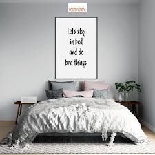 Stay In Bed Poster In 2020 Skandinavische Wohnraume Blaue Wohnzimmer Schlafzimmer Einrichten