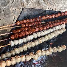 Teman traveler bisa mencium aroma daging berbumbu yang terbakar sempurna di atas arang. Bakso Bakar Trowulan Malang Restaurant Bewertungen Fotos Tripadvisor