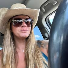 Good Lordie Lorrie I'm ready for today! 🤠 #yeehaw #studio #recording  #samedamnlips