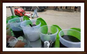 Untuk menghasilkan rasa manis, es cincau ini dapat diberi beberapa tambahan pemanis seperti gula merah, gula pasir, sirup atau pun madu. Es Dawet Ayu Dan Es Cincau Bu Marsinah Di Depan Stasiun Weleri