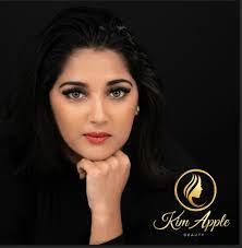 Kim Apple's Instagram, Twitter & Facebook