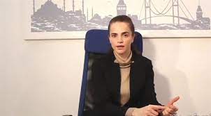 Kazaz was born in edremit, balıkesir province. Tugce Kazaz Dan Tepki Ceken Ataturk Aciklamasi