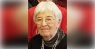 Kari Chambers's Instagram, Twitter & Facebook