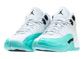 Los Air Jordan 12 Light Aqua Estaran Disponibles En Agosto Jordan Shoes Girls Latest Sneakers Shoes Sneakers Jordans