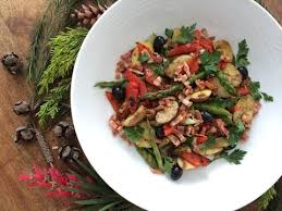 Cocinar espárragos es tarea simple, la forma más común de cocinarlo es hervirlos para comerlos en ensaladas, con un poquito de aceite y vinagre o mayonesa. Como Cocinar Esparragos Youtube