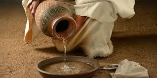 e começou a lavar os pés dos discípulos” (Jo 13,5) - Quinta-feira Santa -  Centro Loyola